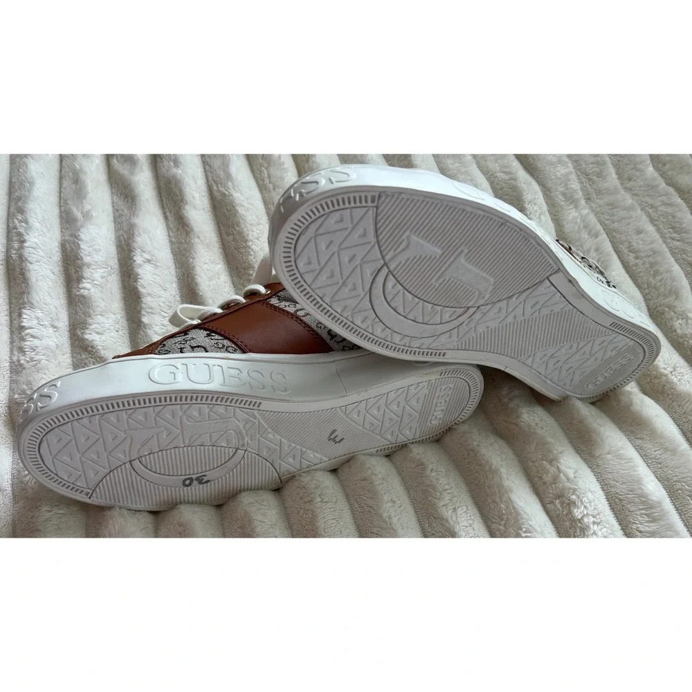 Guess Astray Kids Brown Logo Monogram Low Top Lace Up Sneakers WGASTRAY4-R‎ 5.5M